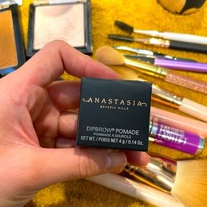 Anastasia Dipbrow Pomade